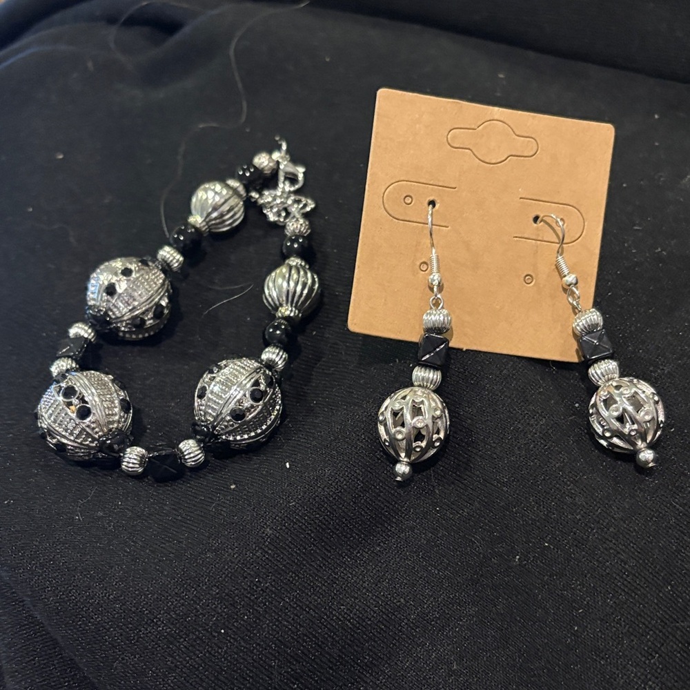 Sophisticated Silver and Black Bracelet Set